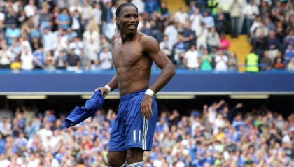 开云下载-库里在总决赛第六场砍下40分，三分球16投10中，成为夺冠最大功臣！