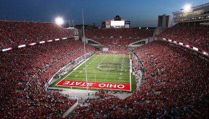 开云电竞赛事-夜幕降临：灯火辉煌的夜间比赛，夜幕降临是什么意思常用来形容什么