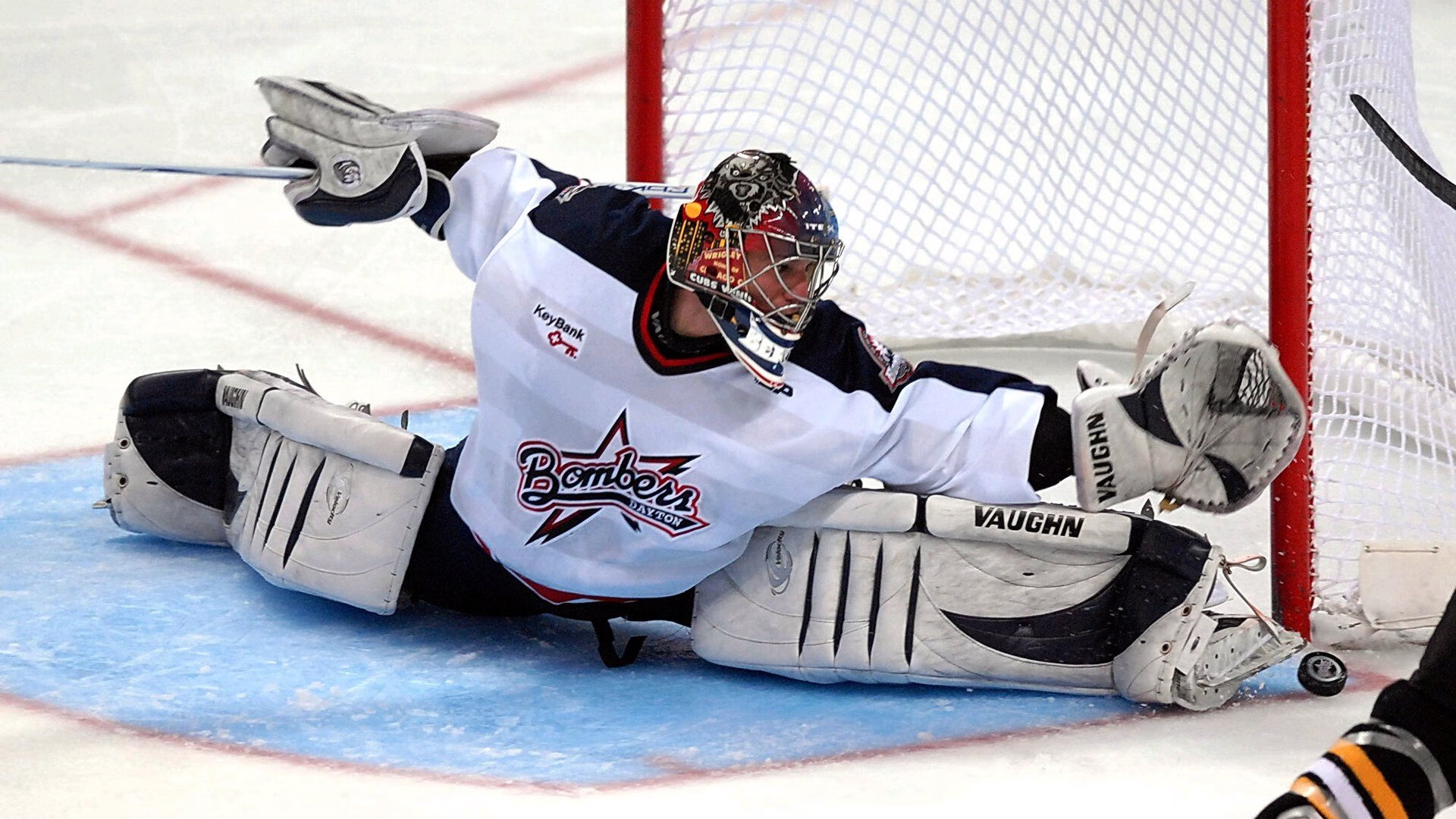 “紧张刺激!终场前的绝杀瞬间,点燃全场”